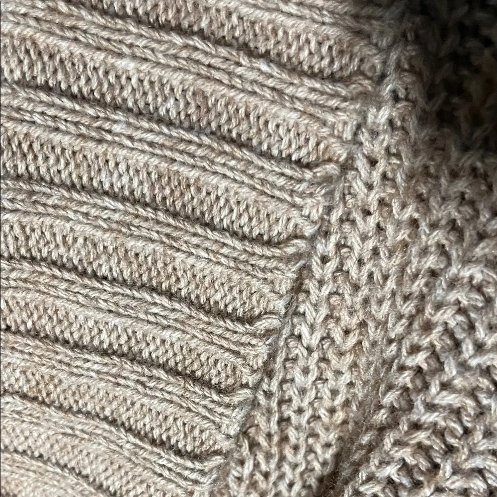 Cozy Charlotte Russe Tan and Cream Marled Women's Sweater - Picture 5 of 9